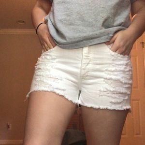 American Eagle Size 6 White Distressed Shorts
